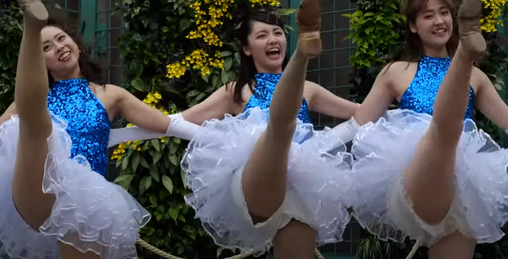 ダンス パンチラ パンチラ】上品な感じの美人JD達による チアダンスで ハミパン!! | ハミチラポッチ☆動画紹介エログ